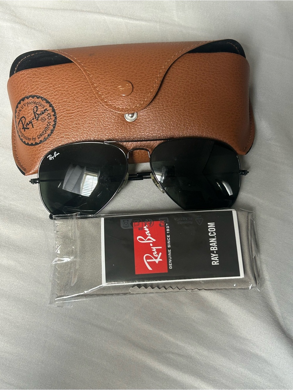 Ray-Ban Men’s Black Aviator Sunglasses with Brown Case